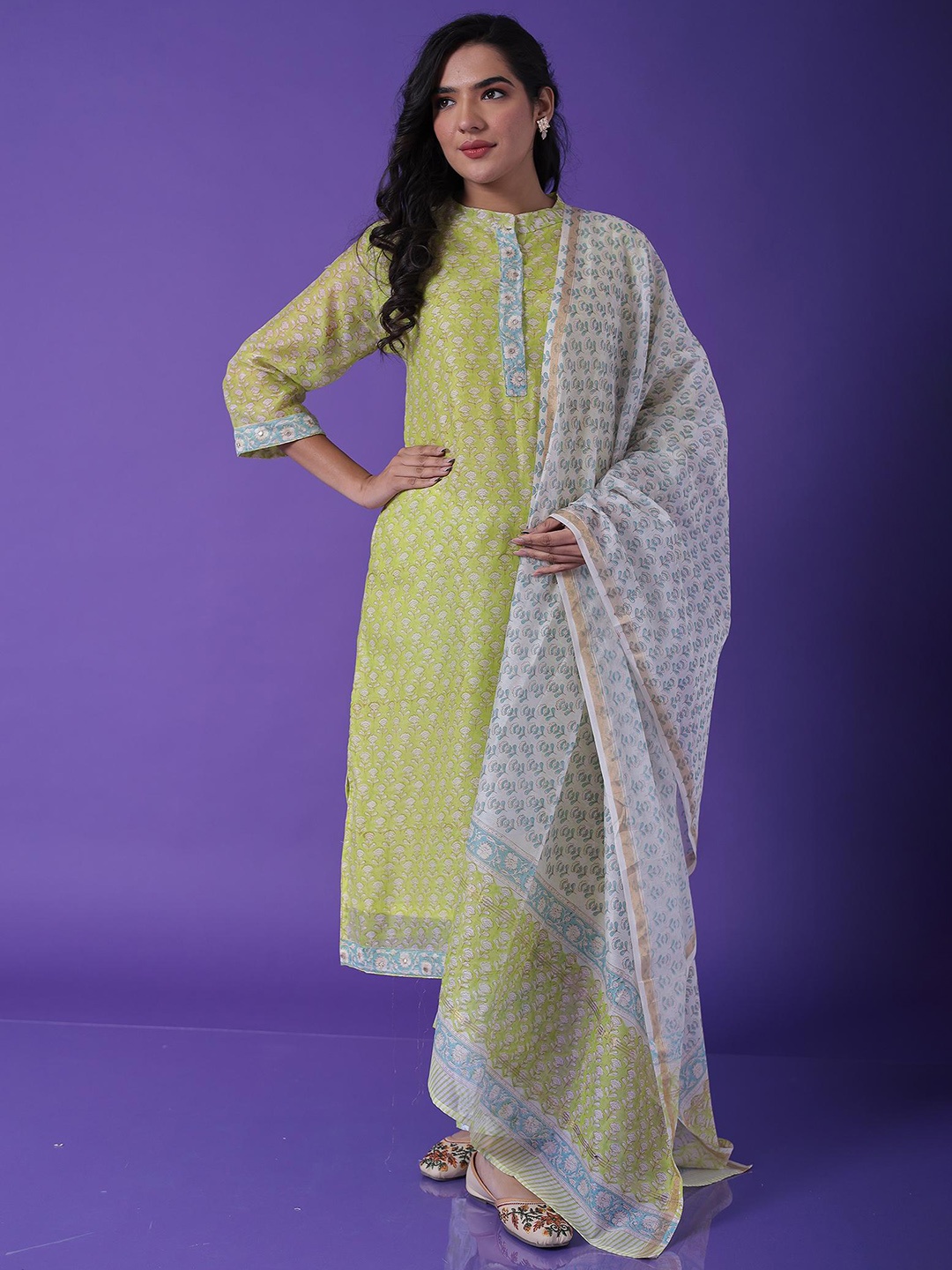 

ZARI Women Floral Printed Regular Kurta with Trousers & With Dupatta, Green