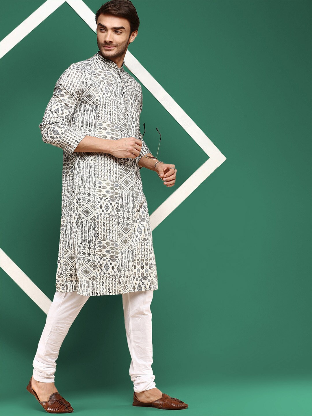 

Sangria Grey Ethnic Motifs Printed Cotton Ikat Straight Kurta