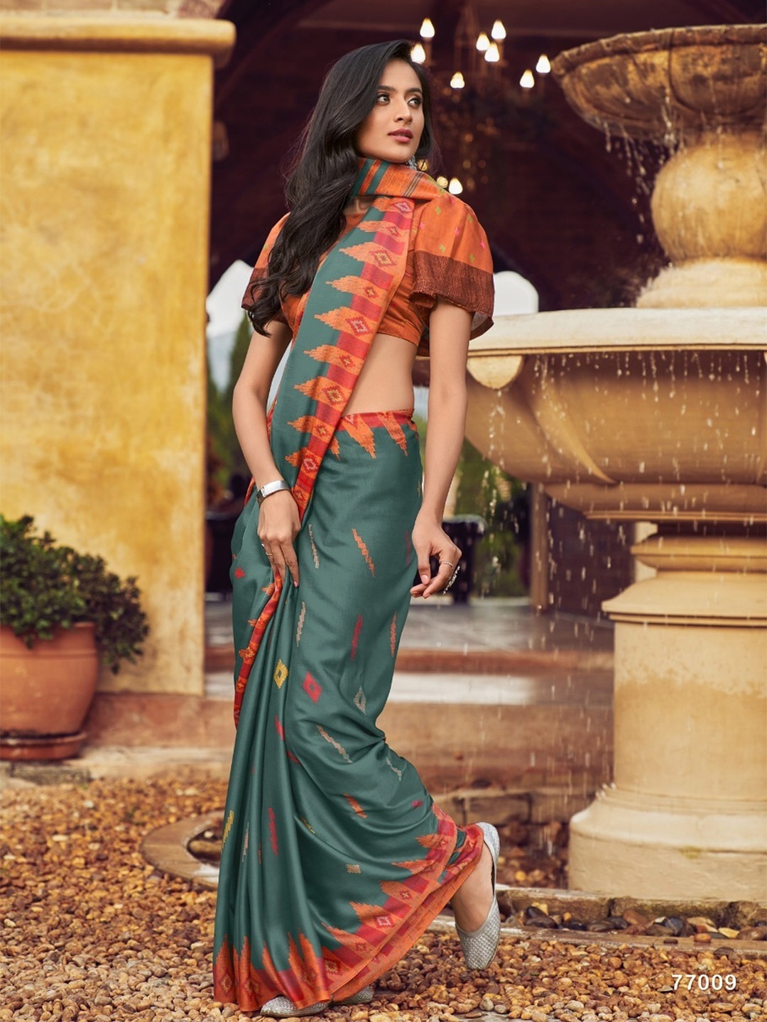 

ROOP SUNDARI SAREES Floral Saree, Green
