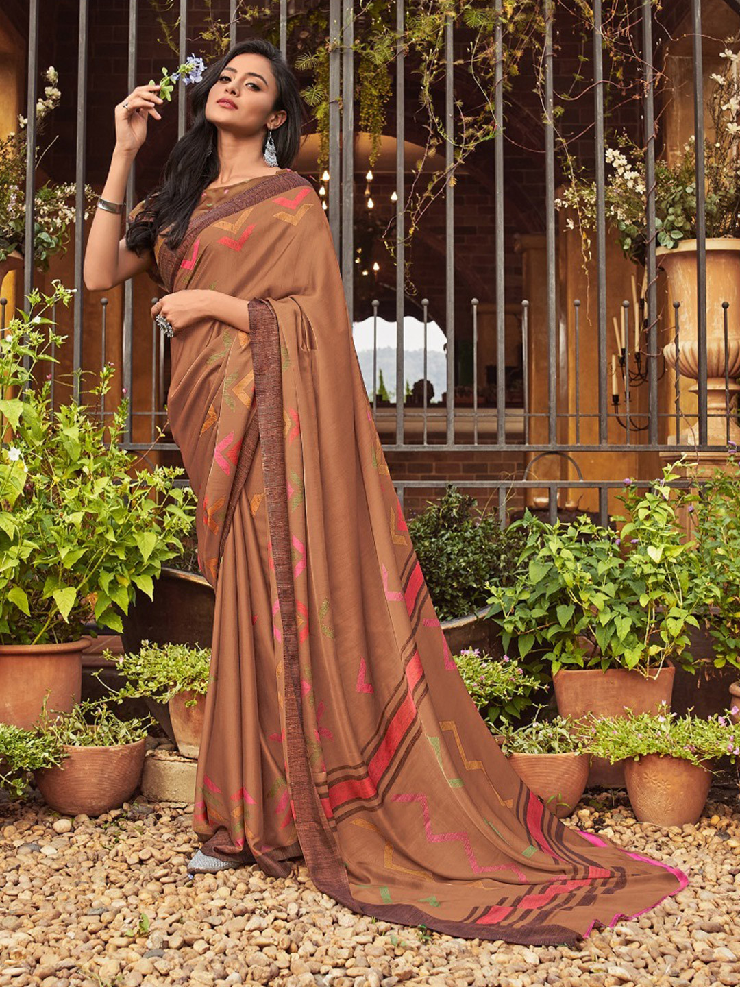 

ROOP SUNDARI SAREES Geometric Printed Saree, Brown