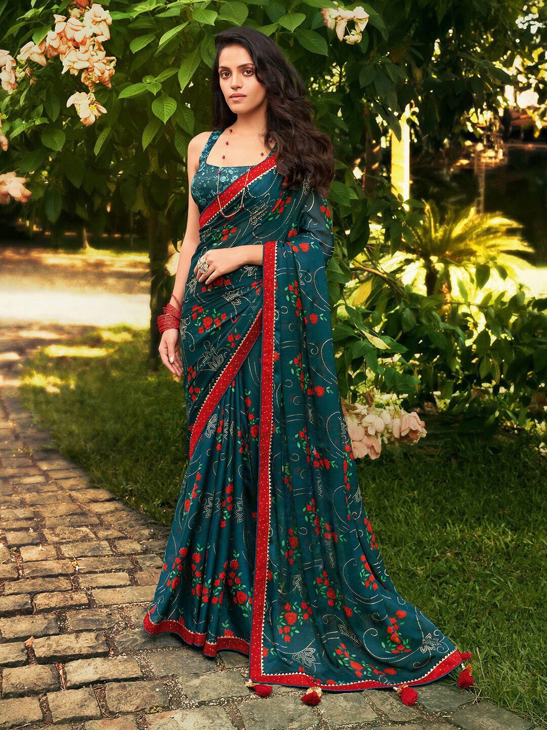 

ROOP SUNDARI SAREES Floral Embellished Gotta Patti Georgette Saree, Green