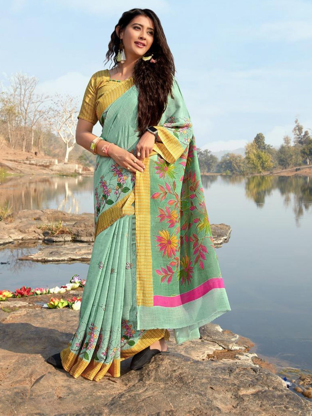 

ROOP SUNDARI SAREES Floral Printed Saree, Turquoise blue