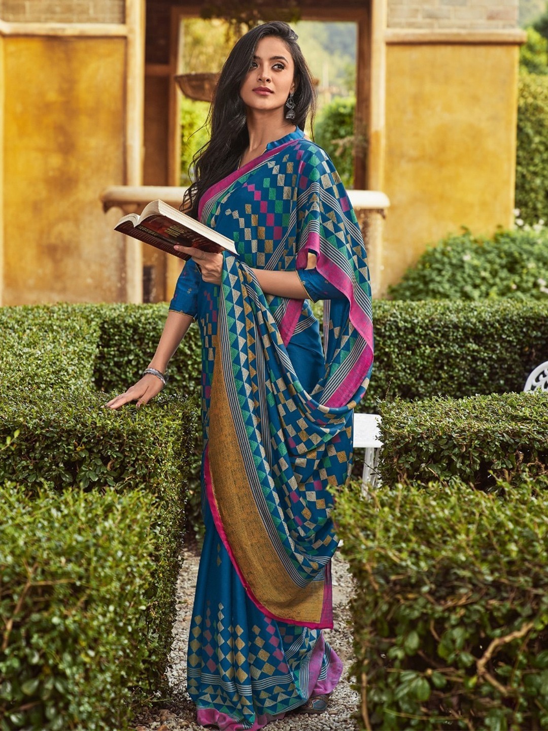 

ROOP SUNDARI SAREES Geometric Printed Saree, Blue