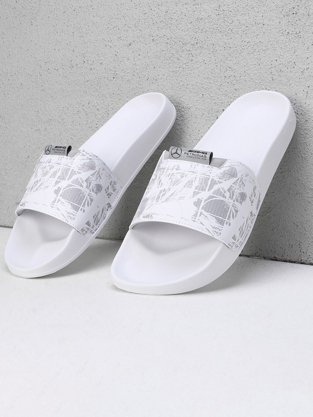 

Puma Men Mercedes-AMG Petronas Leadcat 2.0 Sliders, White
