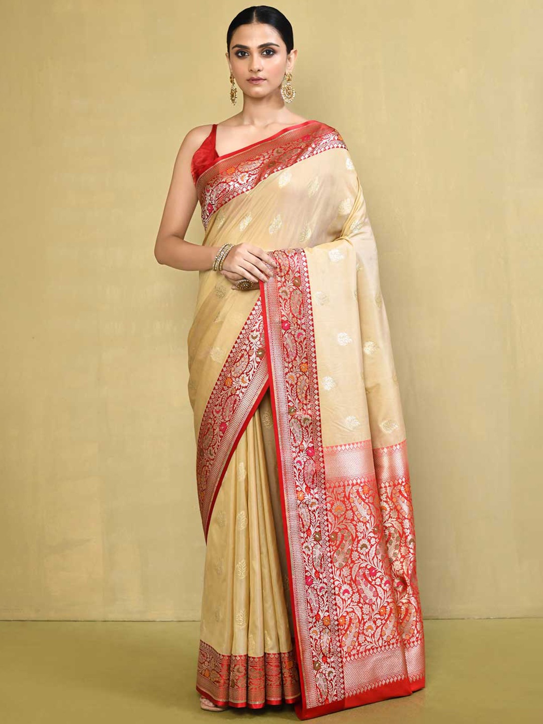 

Rasm by Muskaan Ethnic Motifs Woven Design Zari Banarasi Saree, Cream