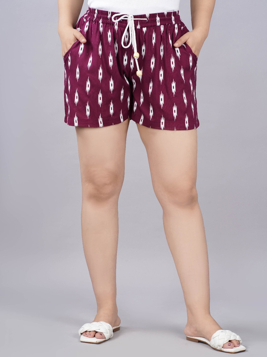 

DHROOV TARA Women Geometric Printed Shorts, Maroon