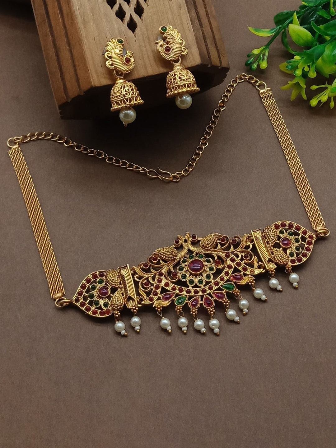 

AASHISH IMITATION Gold-Plated Kundan Studded & Beaded Temple Necklace And Earrings