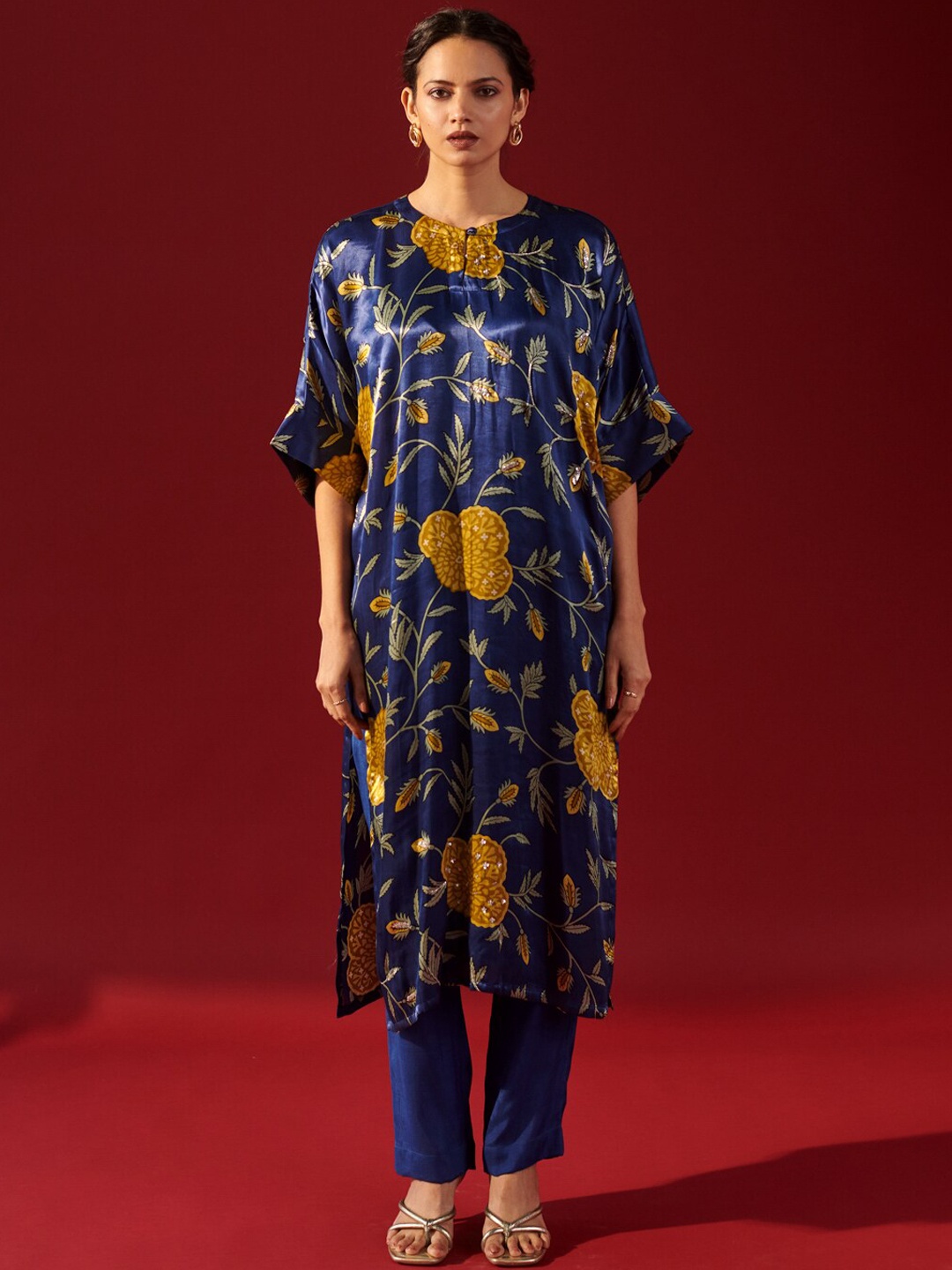 

Ambraee Floral Printed Keyhole Neck Bell Sleeves Straight Kurta with Trousers, Blue
