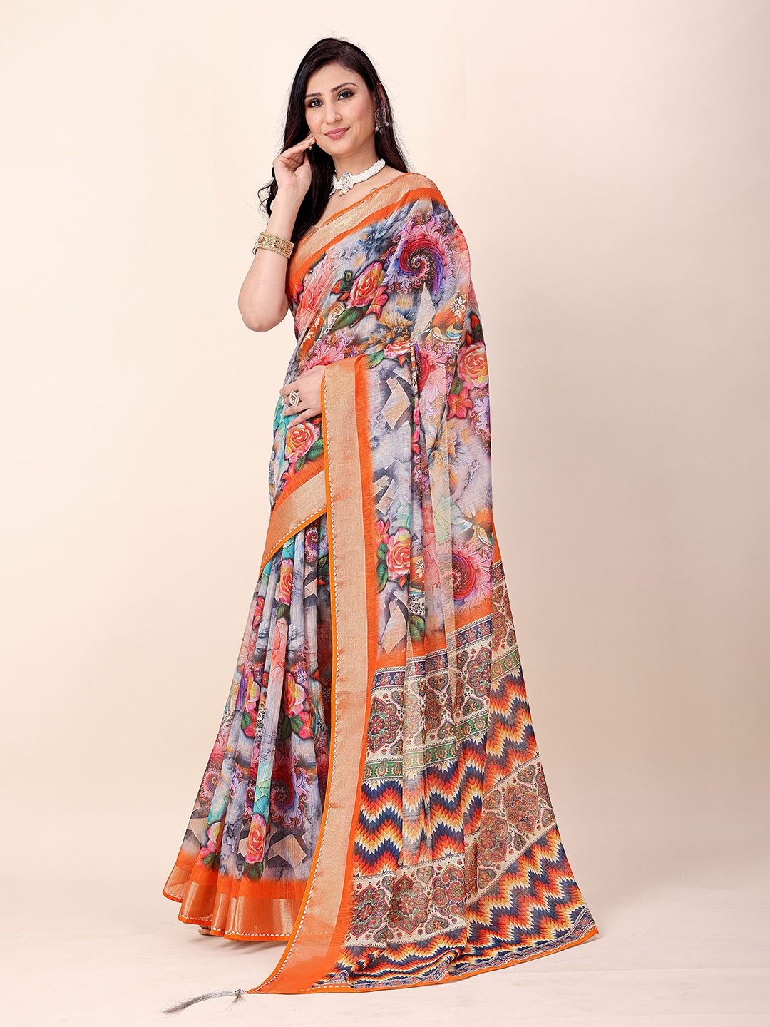 

KANOODA Floral Printed Zari Saree, Orange