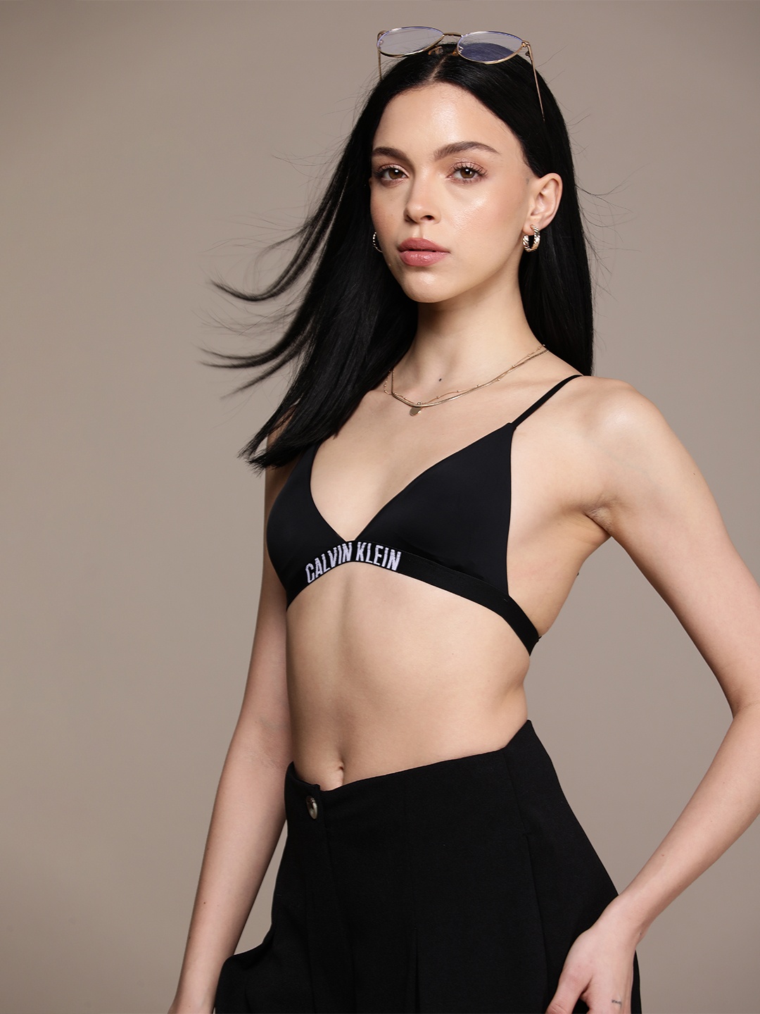 

Calvin Klein Underwear Half Coverage Lightly Padded Plunge Bra QF7816ADUB1-UB1, Black