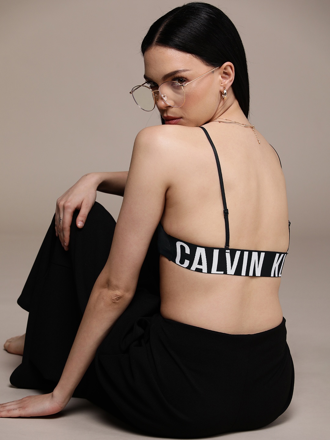

Calvin Klein Underwear Medium Coverage Lightly Padded Bandeau Bra QF7630ADUB1-UB1, Black