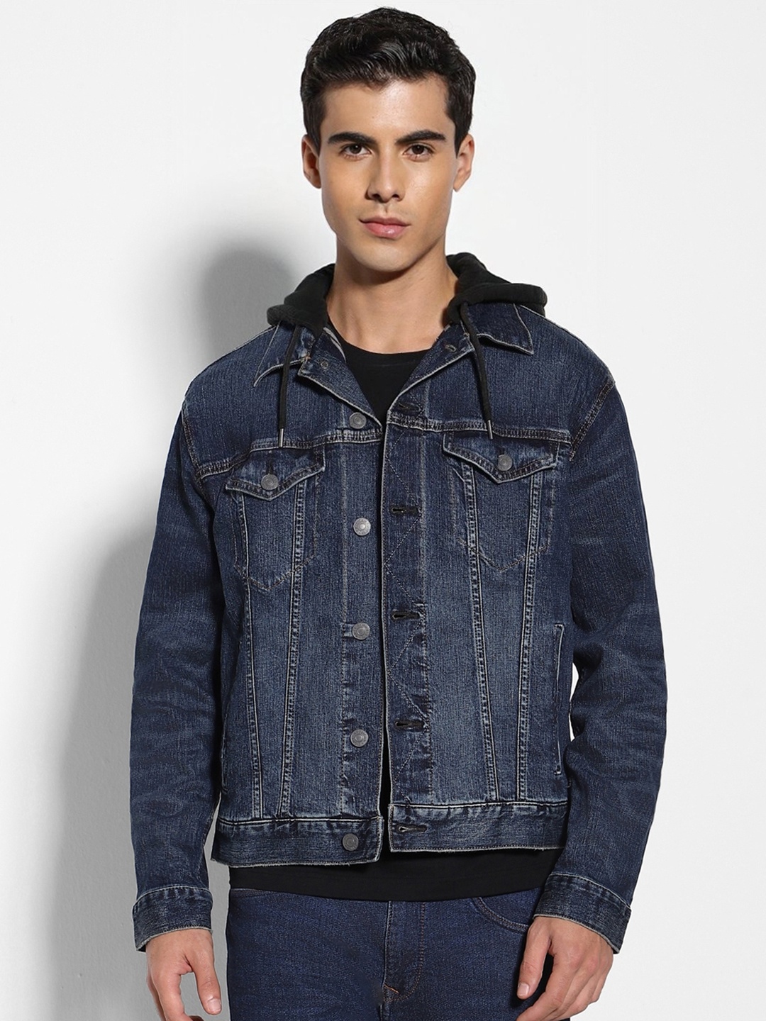 

AMERICAN EAGLE OUTFITTERS Washed Spread Collar Denim Jacket, Blue