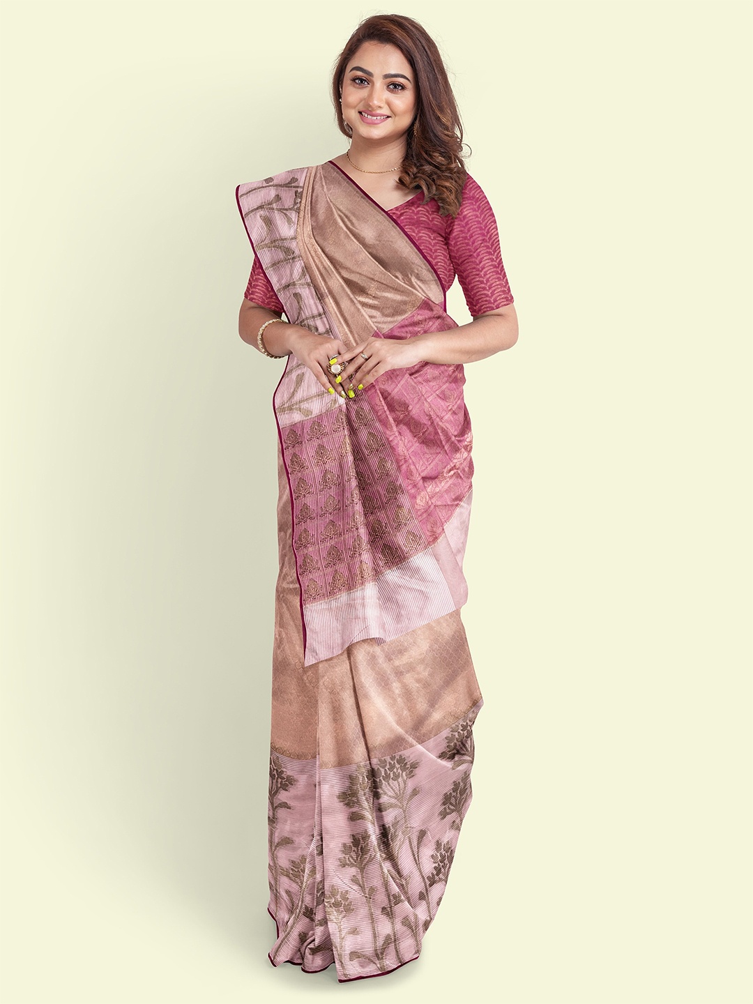 

Muskan Fashion Woven Design Zari Banarasi Saree, Pink