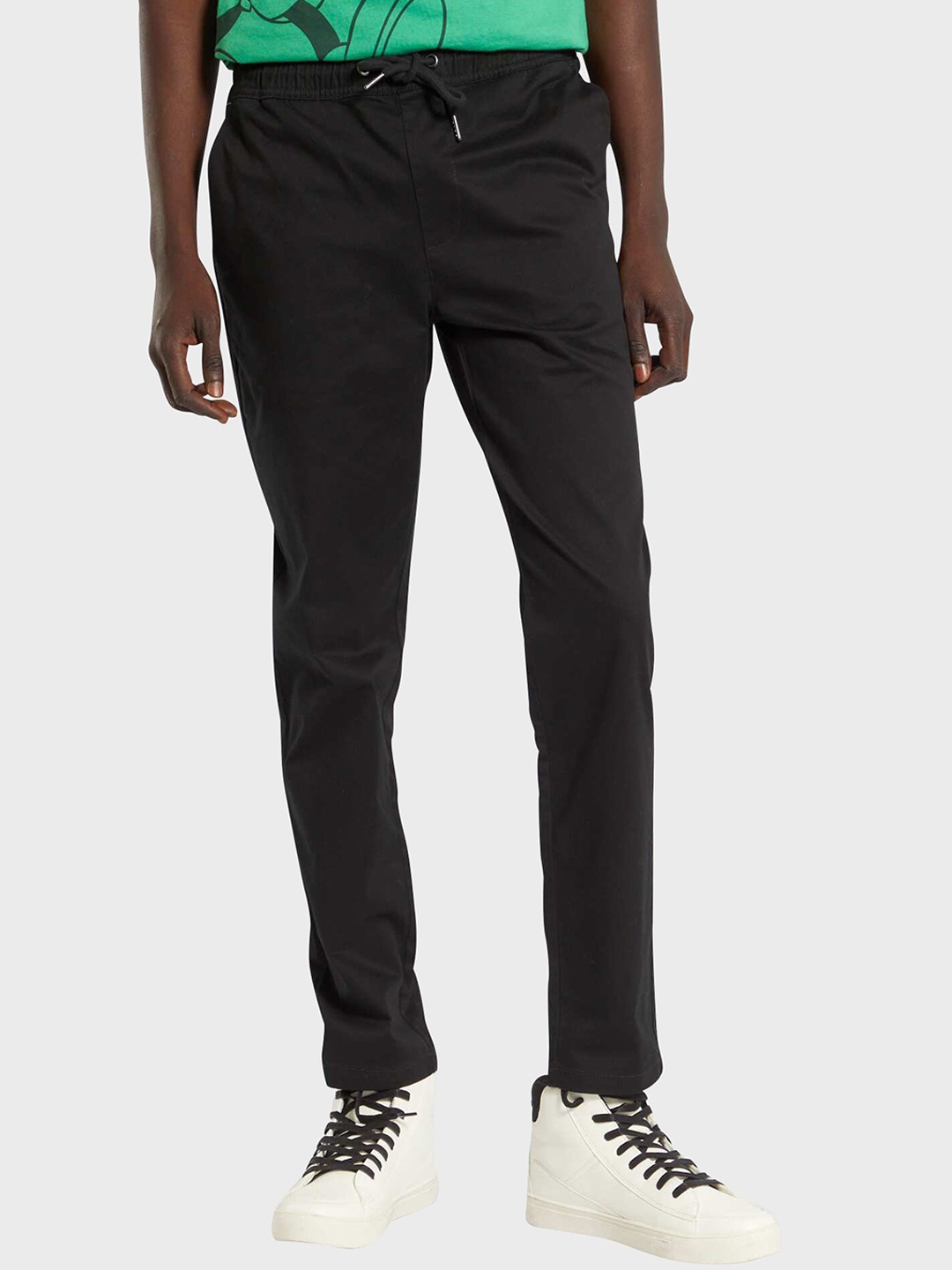 

KIABI Men Slim Fit Mid-Rise Trousers, Black
