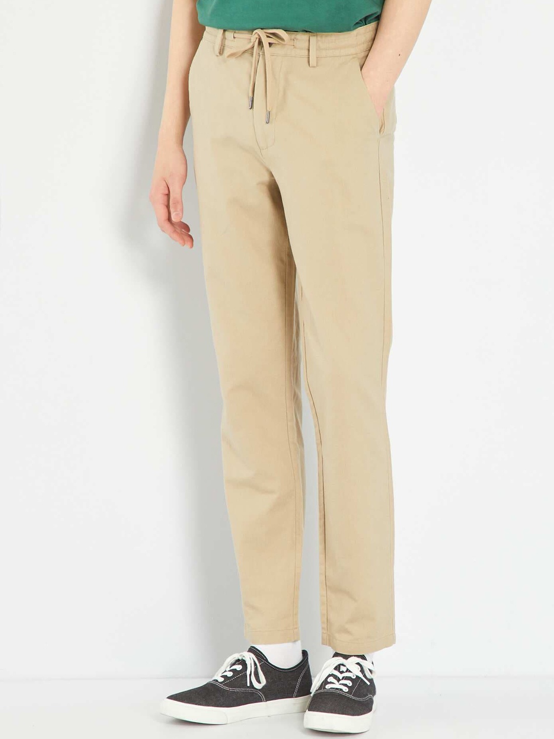 

KIABI Men Slim Fit Mid-Rise Trousers, Beige