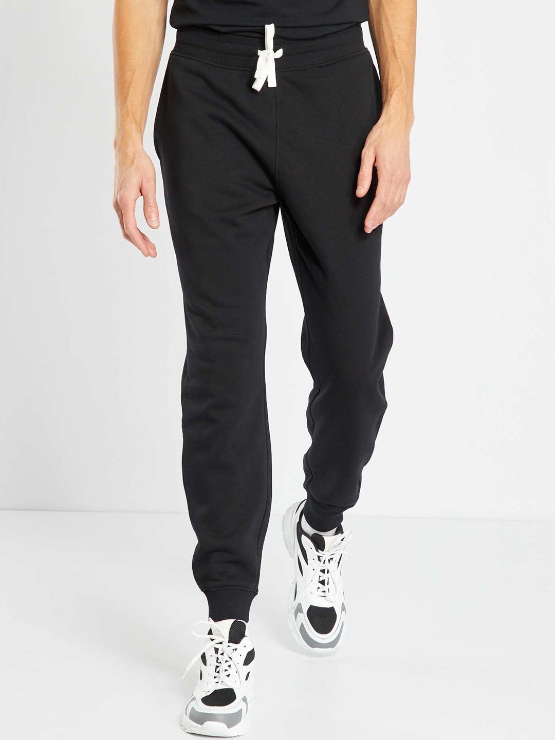 

KIABI Men Mid-Rise Joggers Trousers, Black