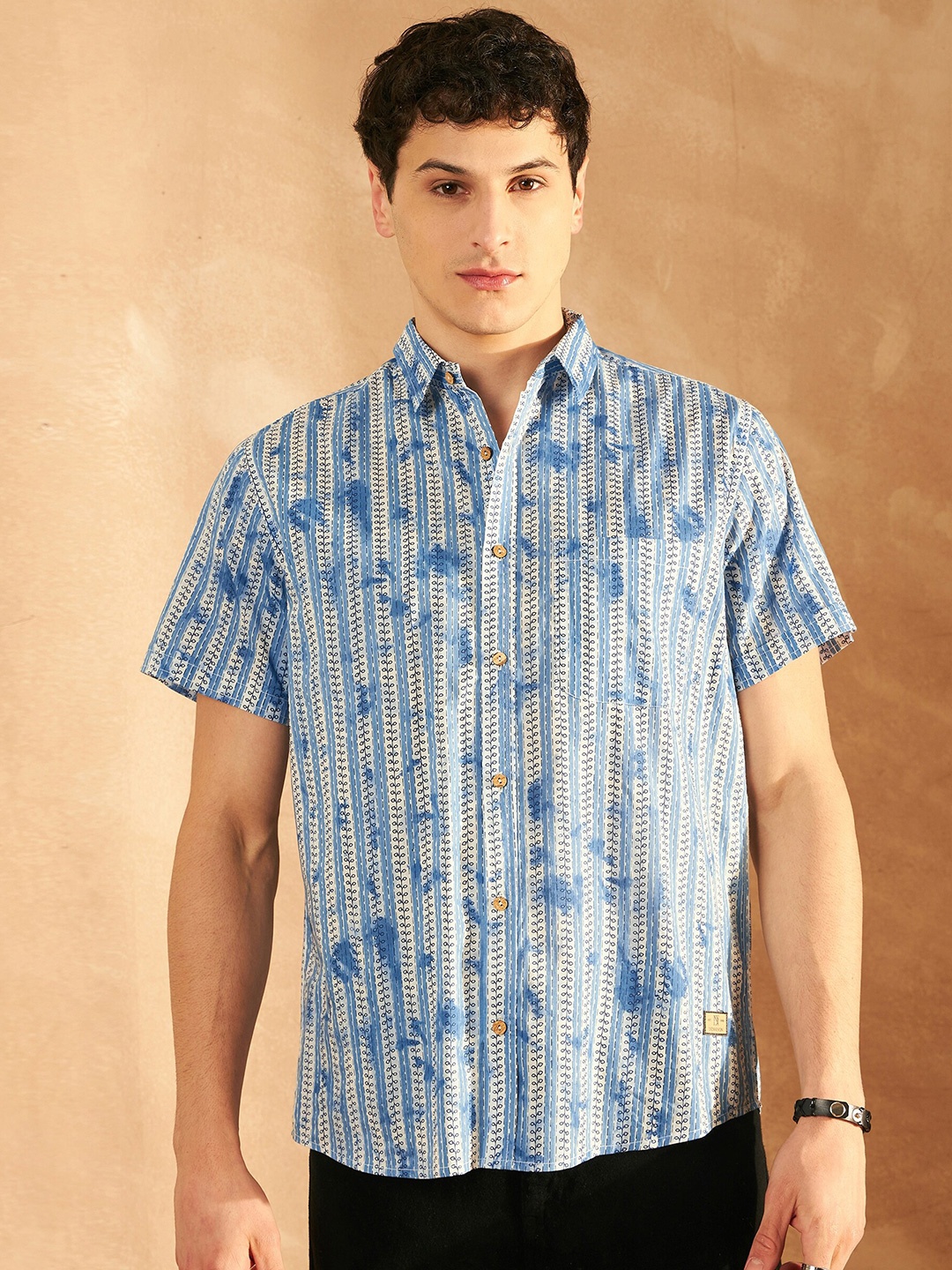 

DENNISON Smart Printed Spread Collar Short Sleeves Cotton Lightweight Shirt, Blue