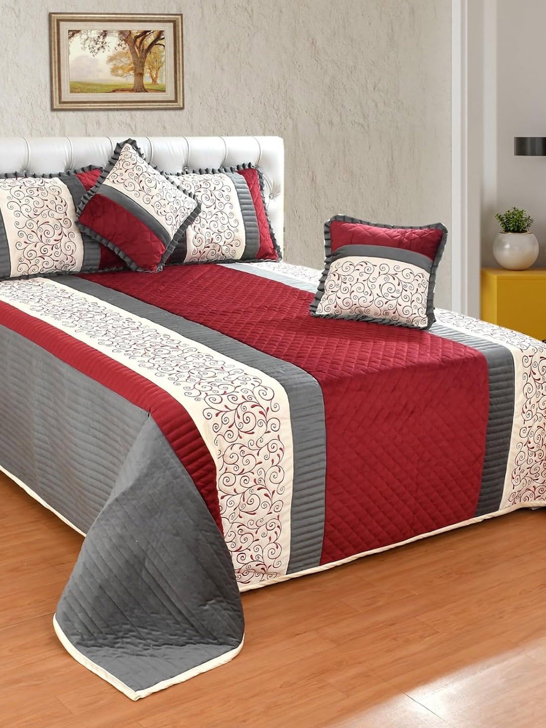 

Nivasam Maroon & White 7 Pieces Cotton Bedding Set