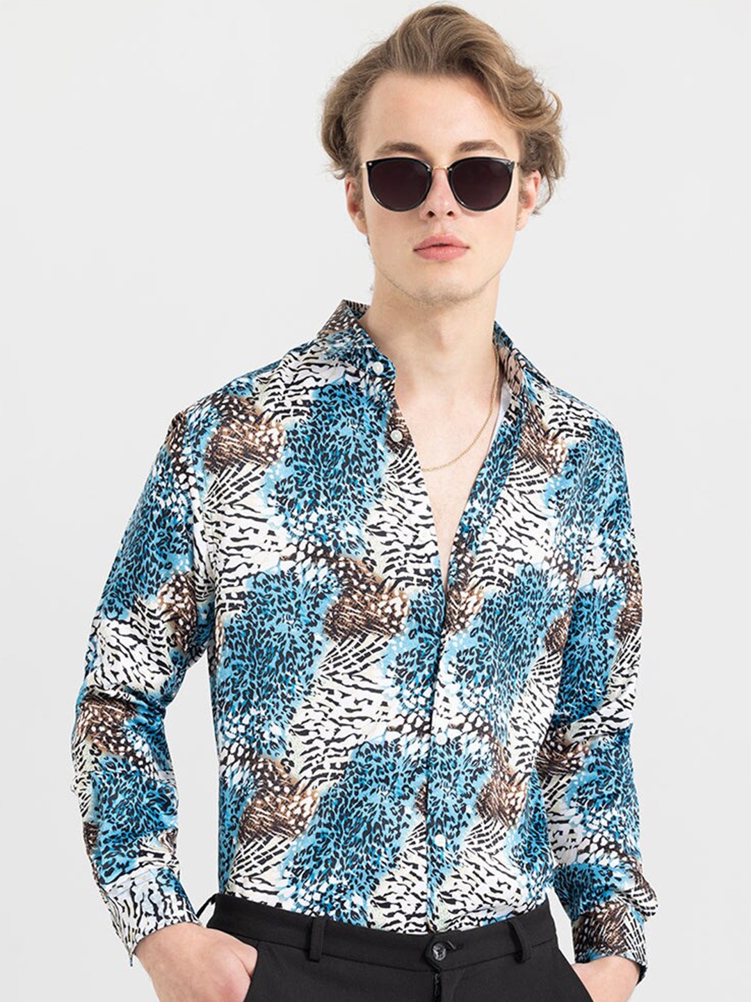 

Snitch Blue & White Classic Slim Fit Animal Printed Cotton Casual Shirt