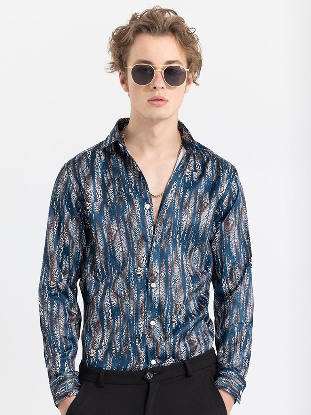 

Snitch Blue Classic Slim Fit Animal Printed Cotton Casual Shirt