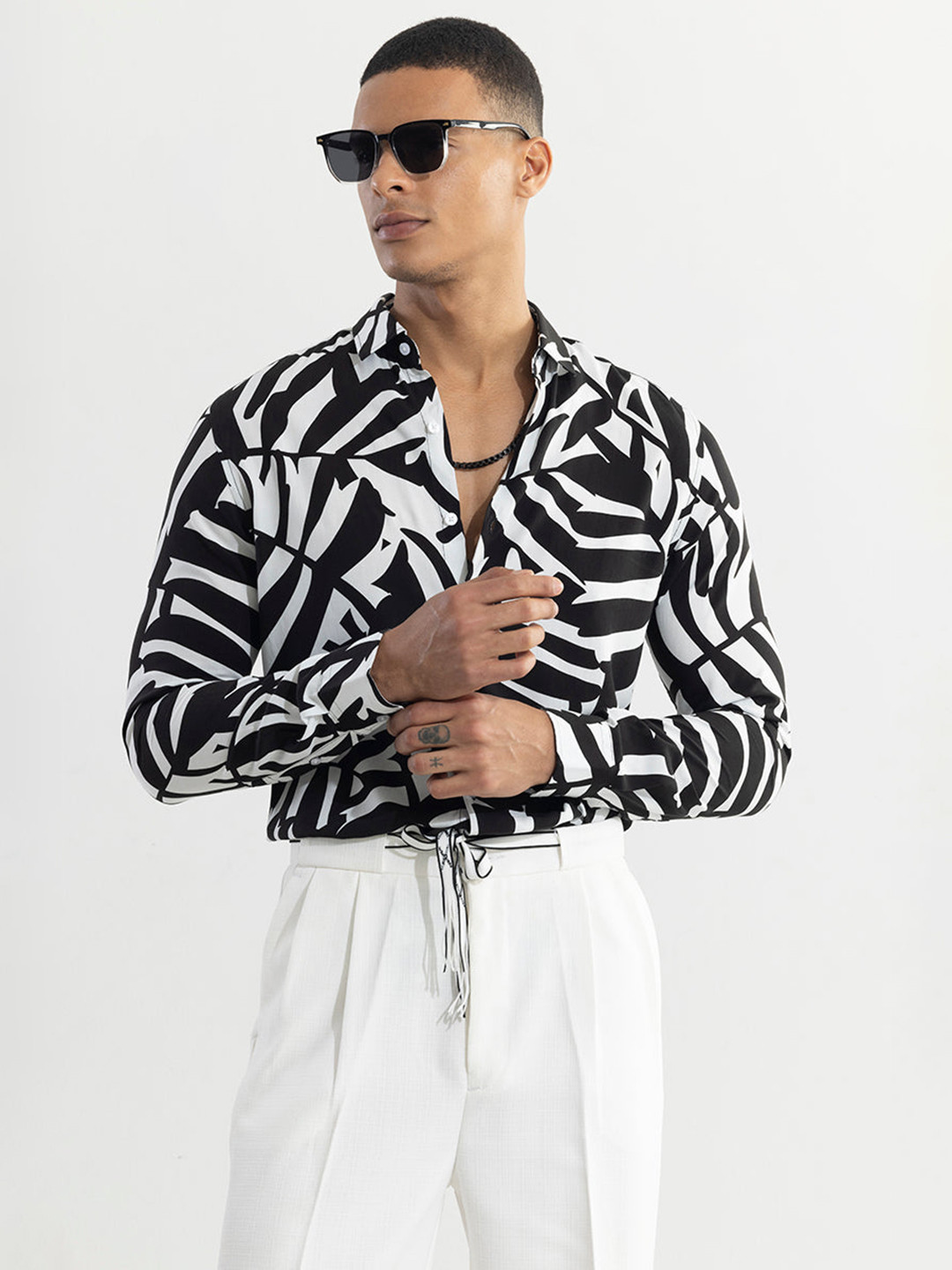 

Snitch Black Classic Slim Fit Abstract Printed Casual Shirt