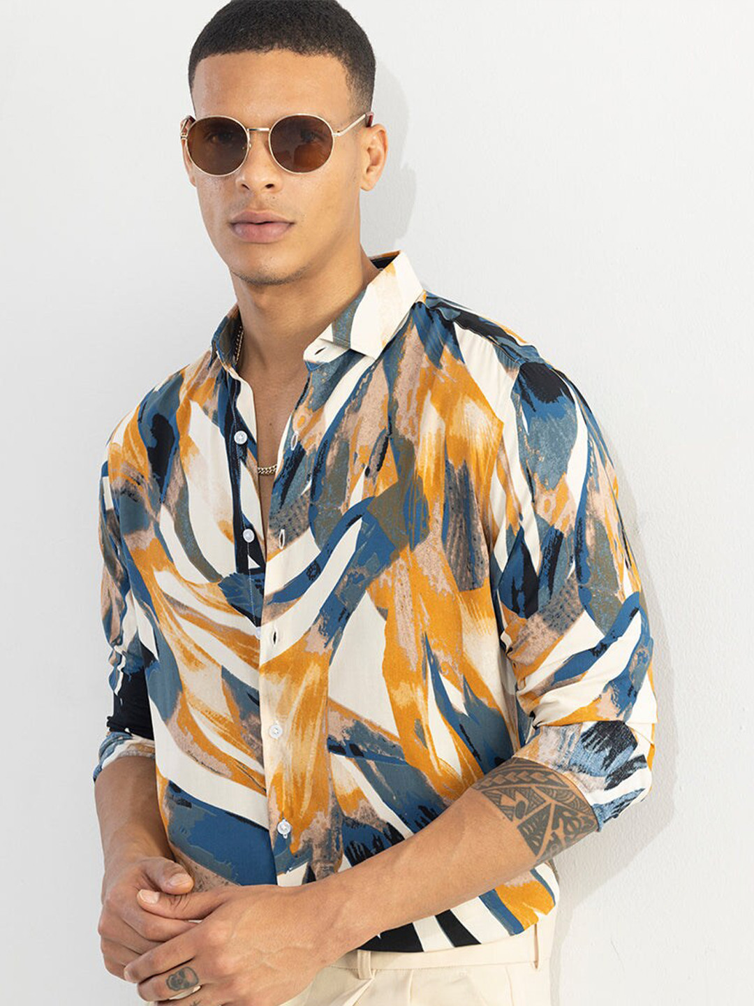 

Snitch Yellow & Blue Classic Slim Fit Abstract Printed Casual Shirt