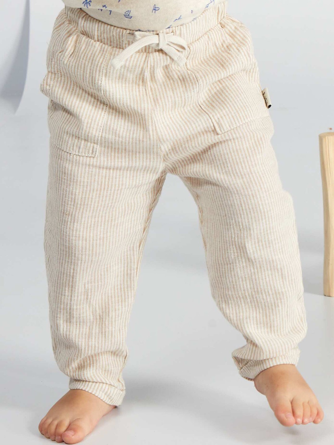 

KIABI Boys Striped Trousers, White