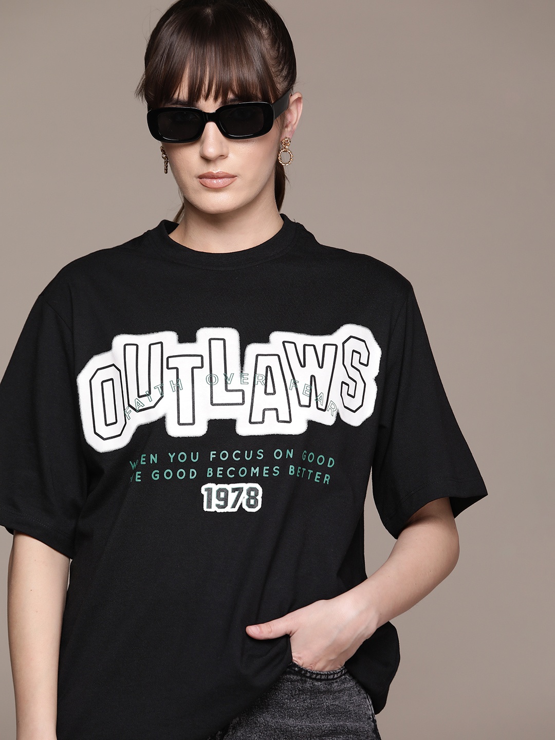 

The Roadster Lifestyle Co. Printed Drop-Shoulder Sleeves Monochrome Oversized T-shirt, Black