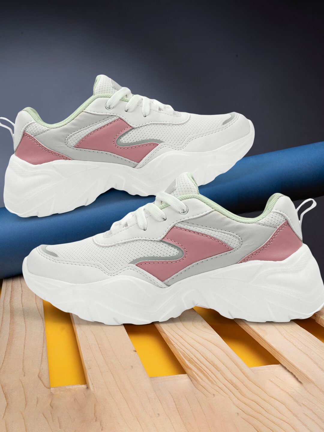 

Killer Women Colourblocked Lightweight Sneakers, White