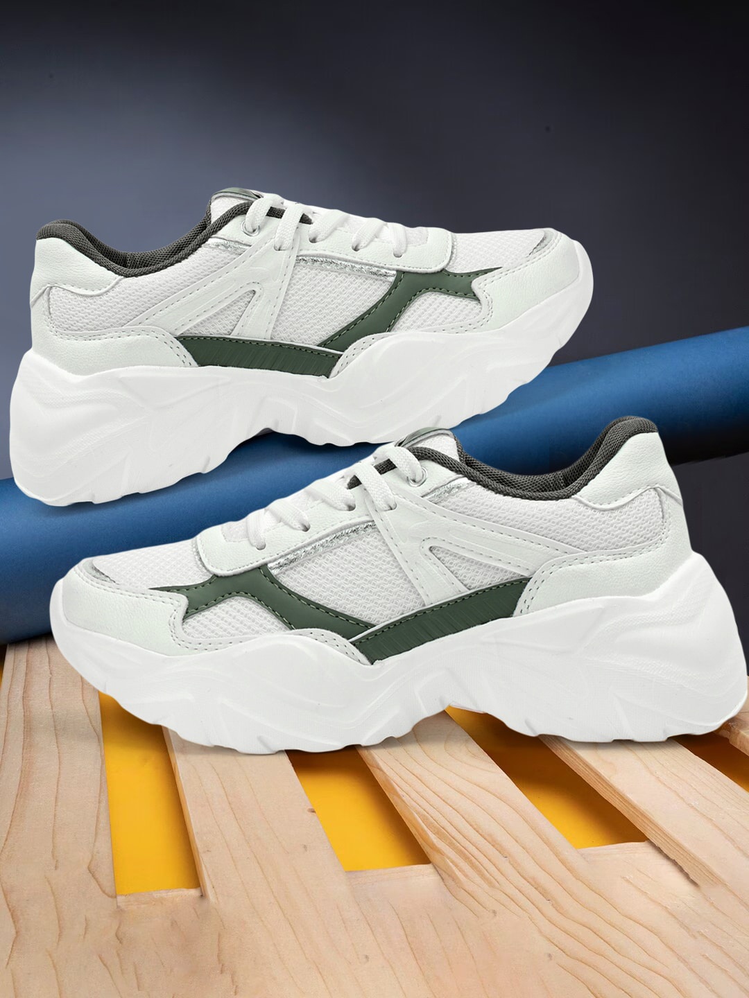 

Killer Women Round Toe Lightweight Sneakers, White