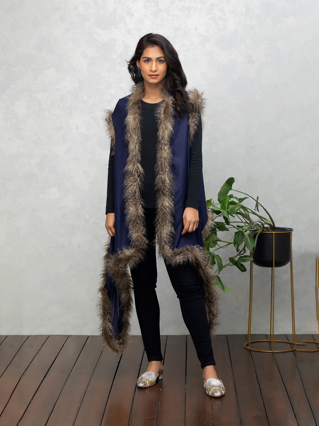 

Rhe-Ana Sleeveless Asymmetric Woollen Shrug, Navy blue