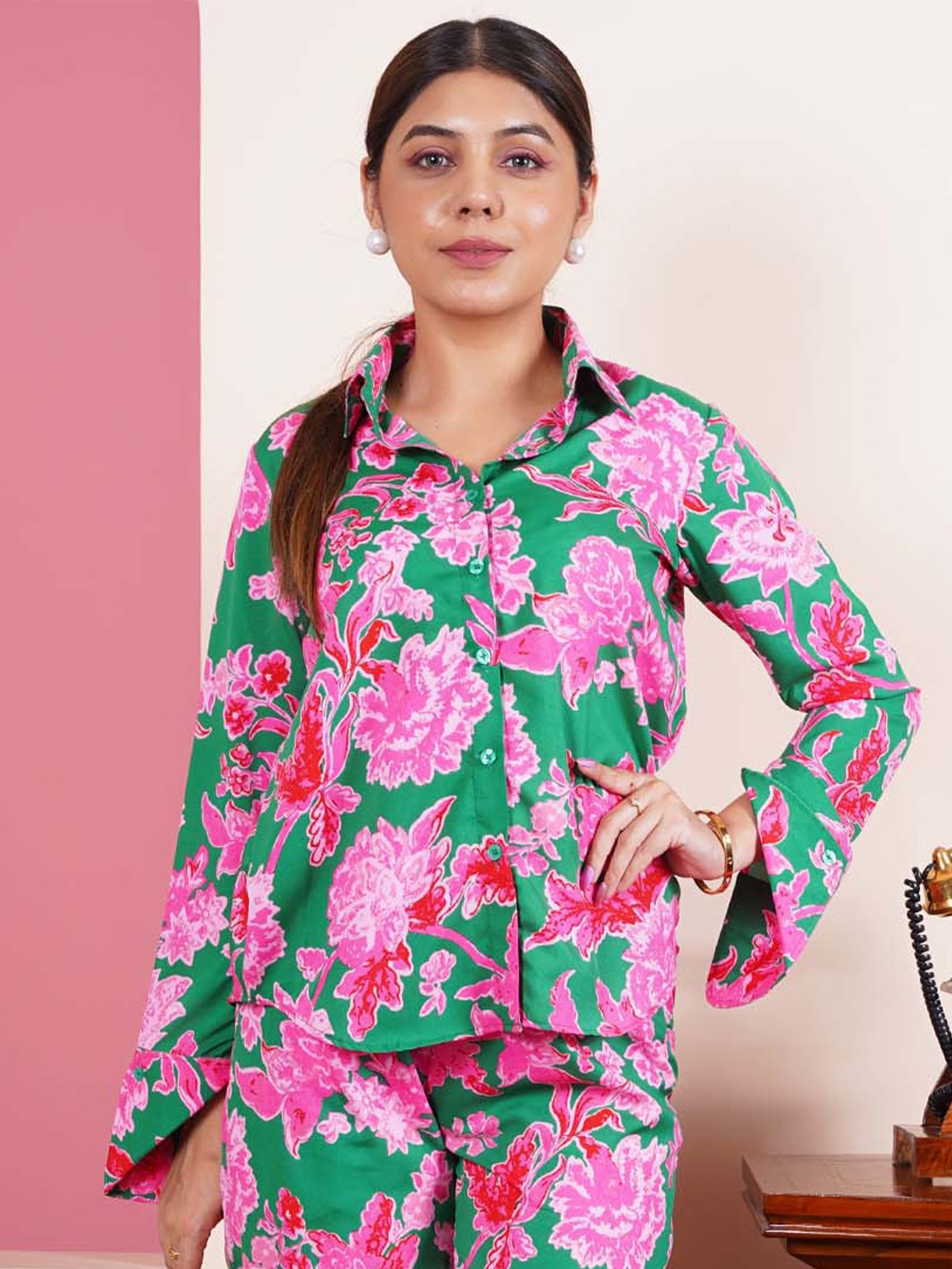 

Salvia Sky Shirt Collar Floral Printed Top, Green