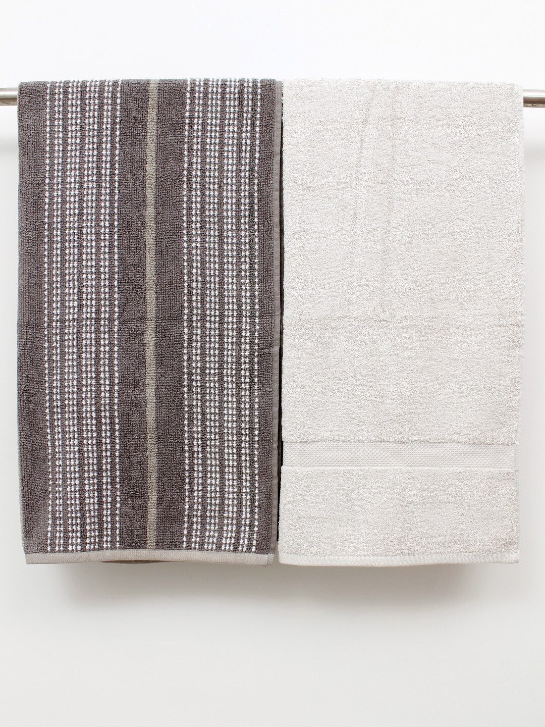 

AVI Living Unisex Grey & Silver 2 Pcs 550 GSM Cotton Bath Towels