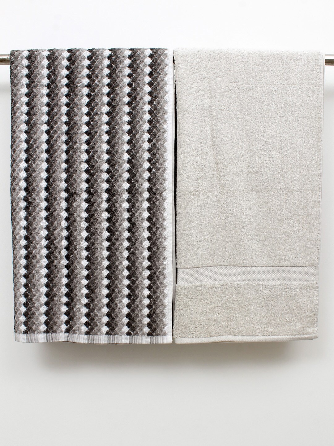 

AVI Living Grey & White 2 Pcs 550 GSM Cotton Bath Towels