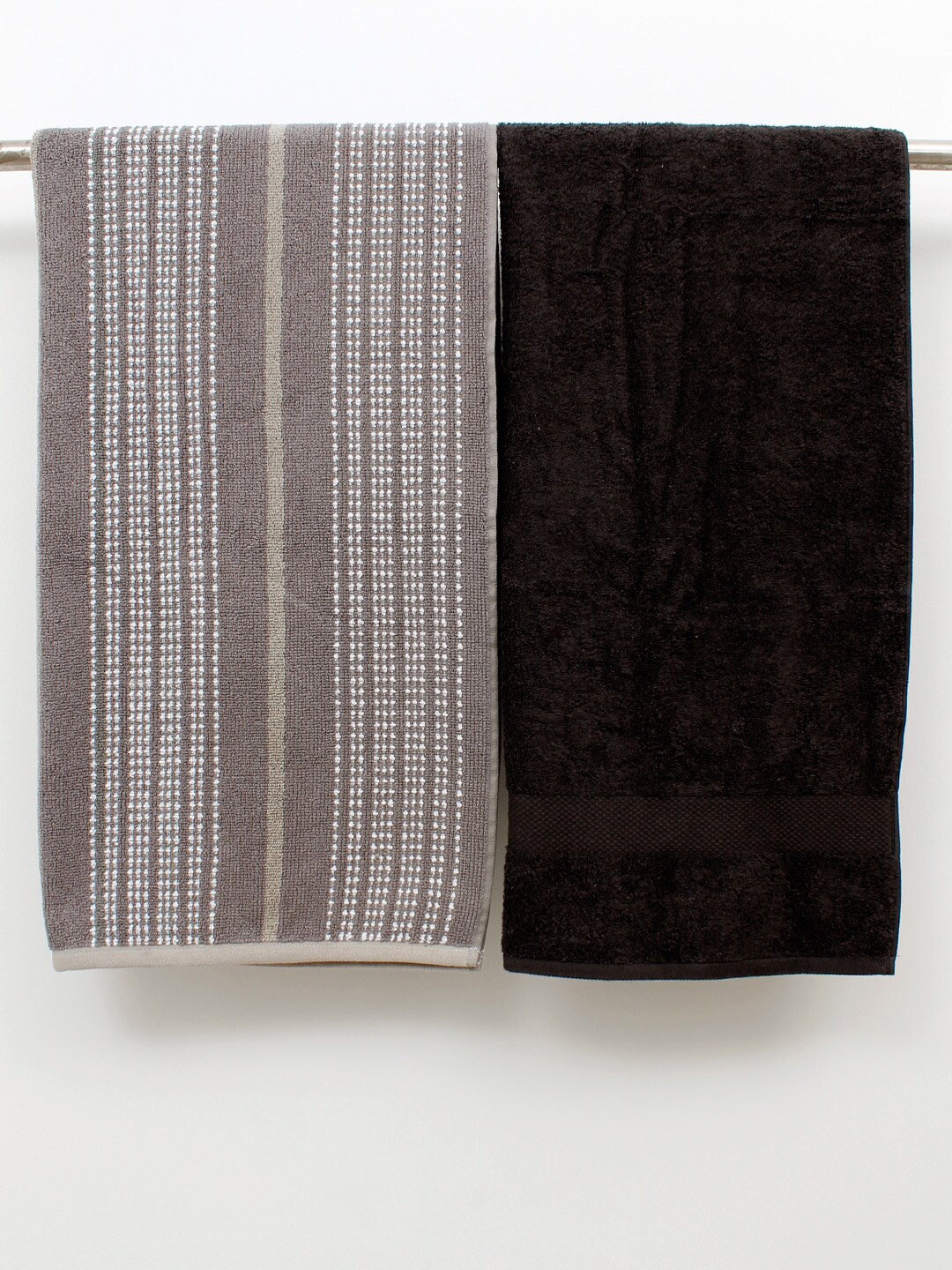 

AVI Living Grey & Black 2 Pcs 525 GSM Cotton Bath Towels