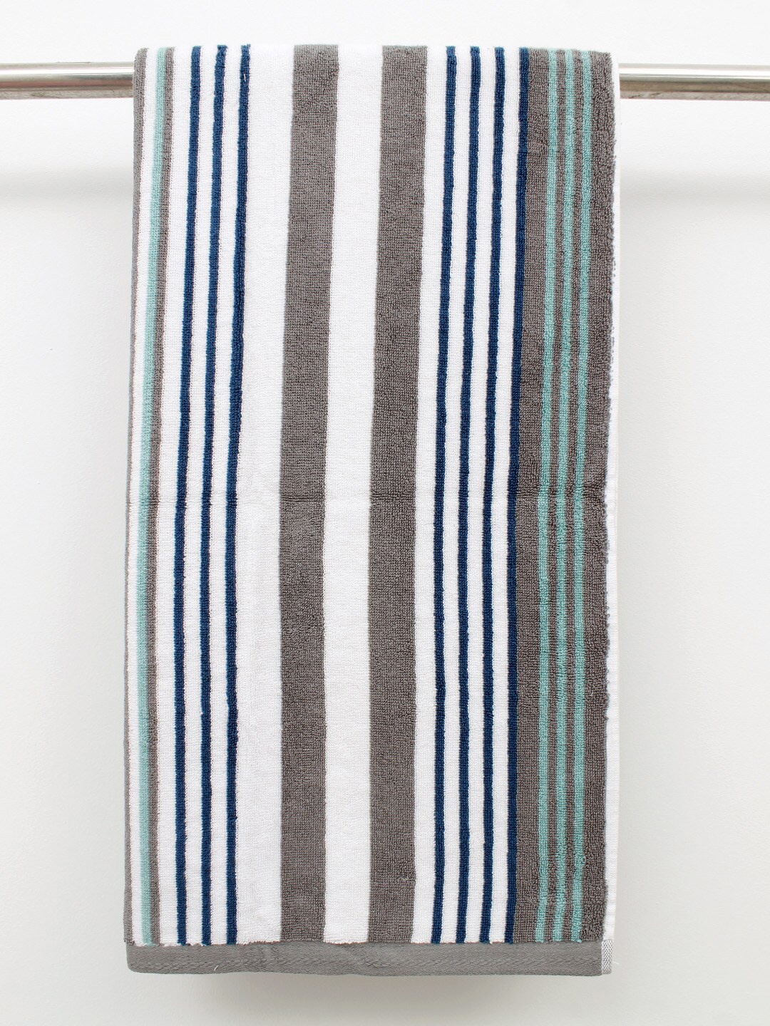 

AVI Living Green & White Striped Cotton 550 GSM Bath Towels