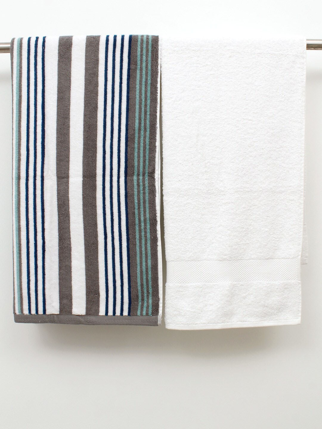 

AVI Living Green & White 2Pcs Striped Cotton 525 GSM Bath Towels