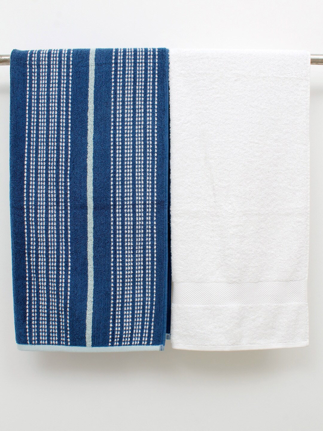 

AVI Living Blue White 2 Pieces Striped Cotton 525 GSM Bath Towels