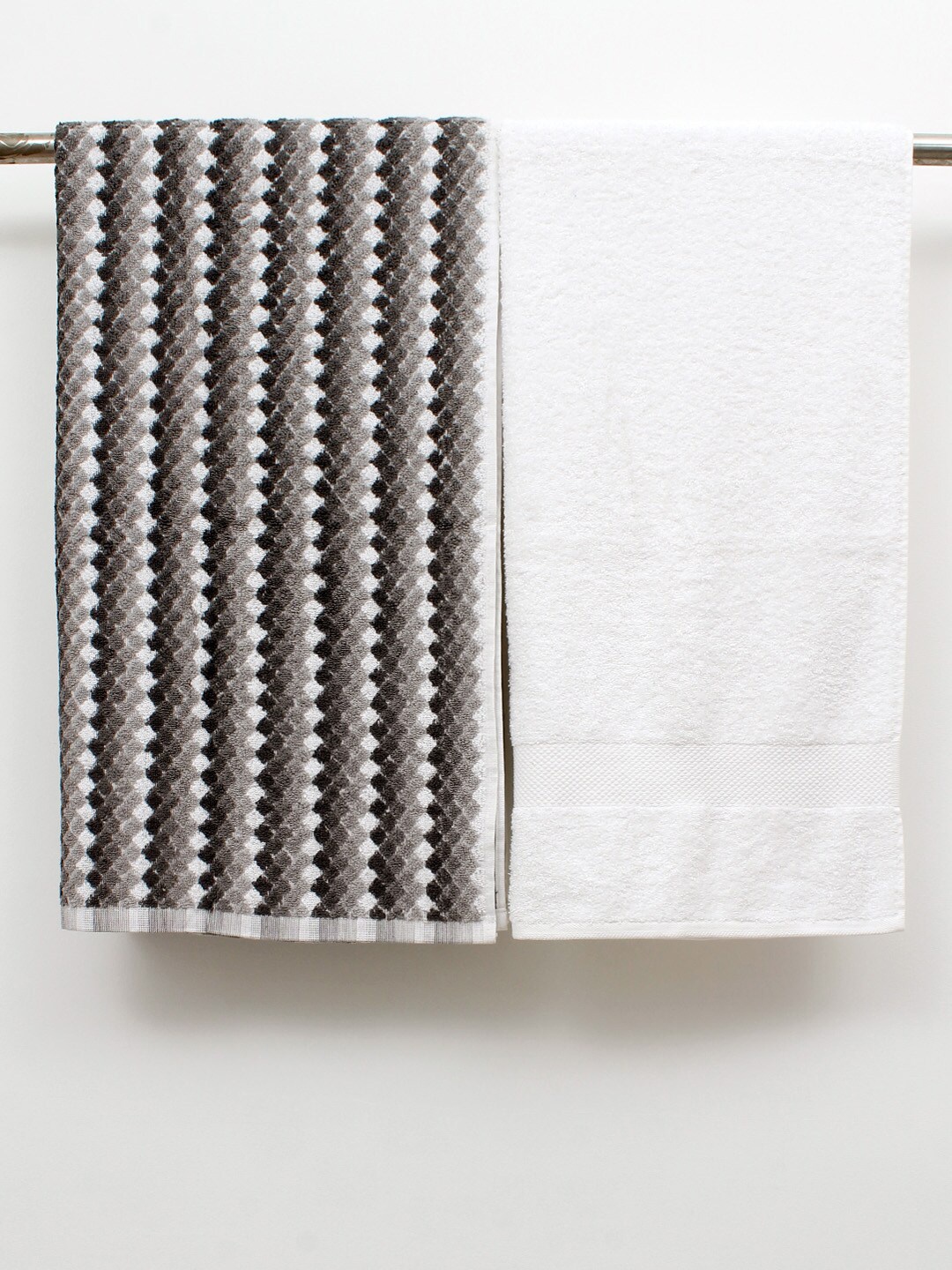 

AVI Living Green White 2 Pieces Abstract Cotton 525 GSM Bath Towels, Grey