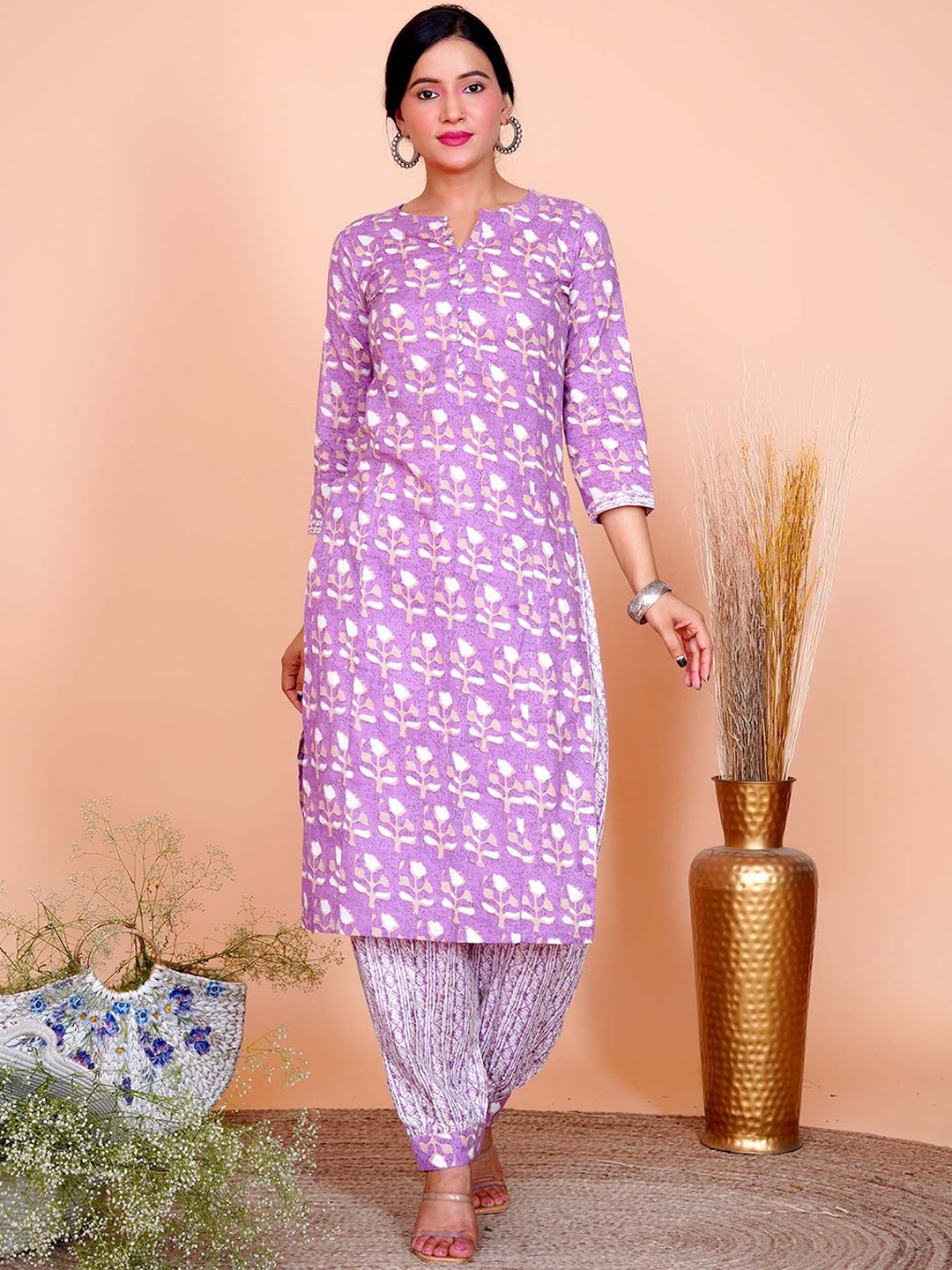 

Salvia Sky Floral Printed Straight Cotton Kurta, Lavender