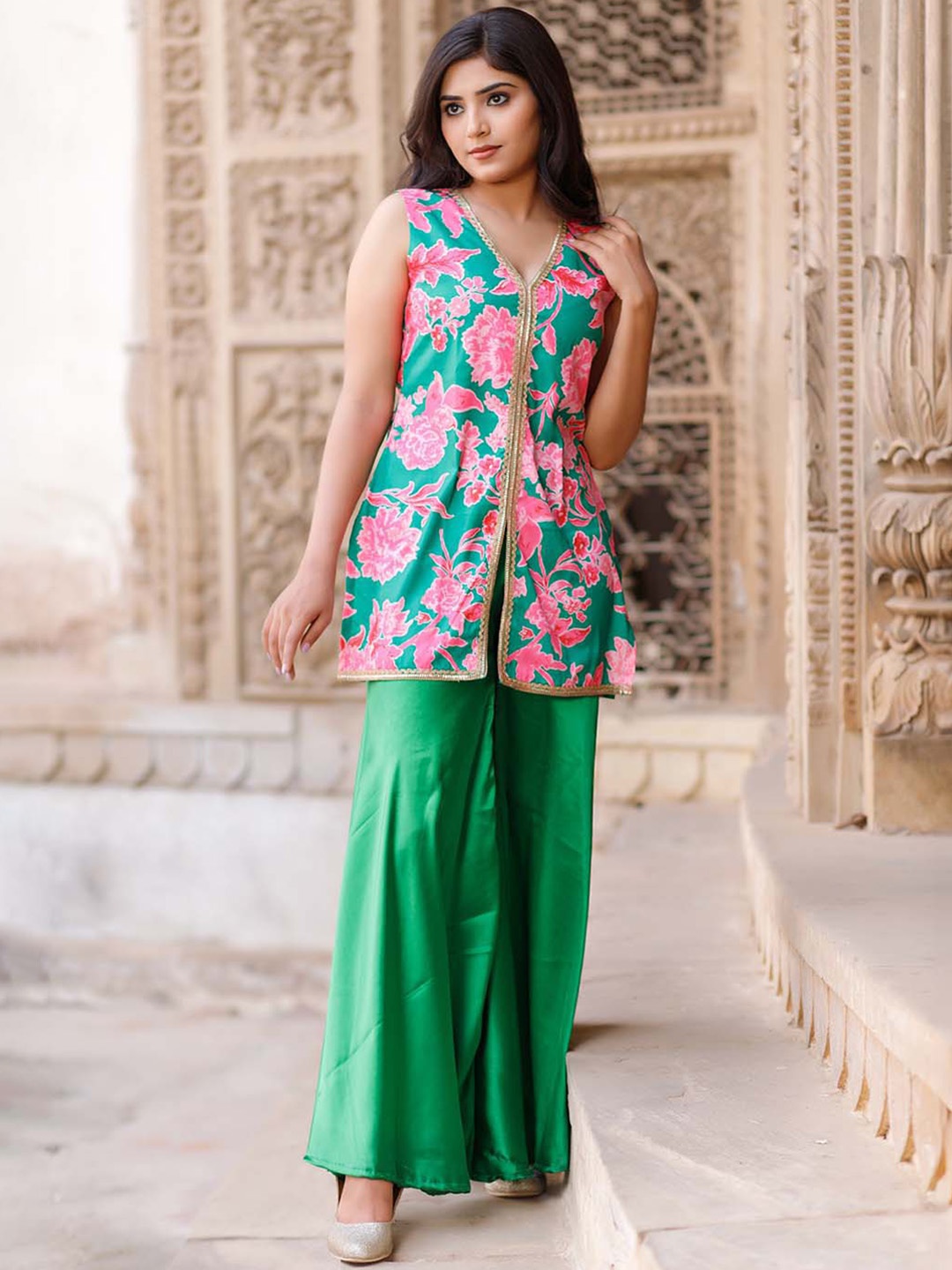 

Salvia Sky Floral Printed Sleeveless Straight Kurta, Green