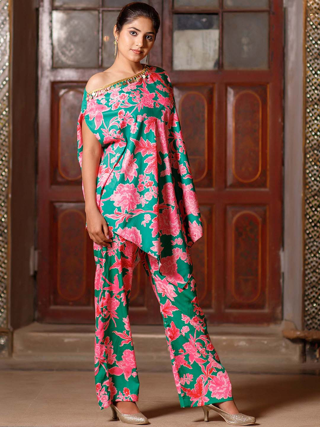 

Salvia Sky Floral Printed One Shoulder Half Sleeves Tunic Co-Ords, Green