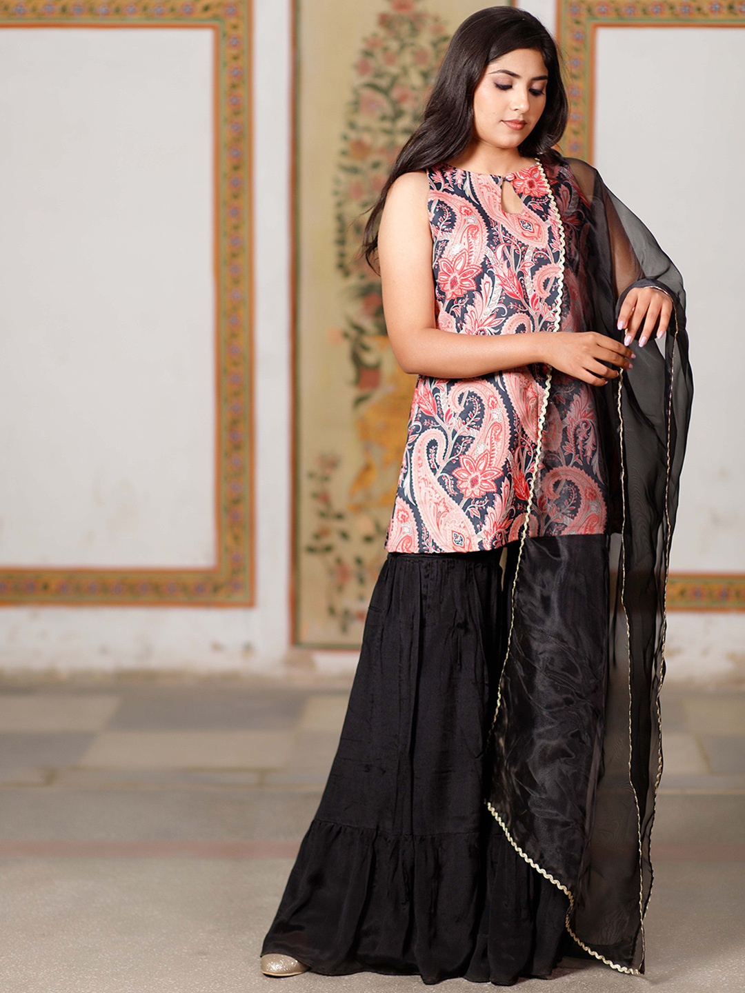 

Salvia Sky Floral Yoke Design Straight Kurta, Black