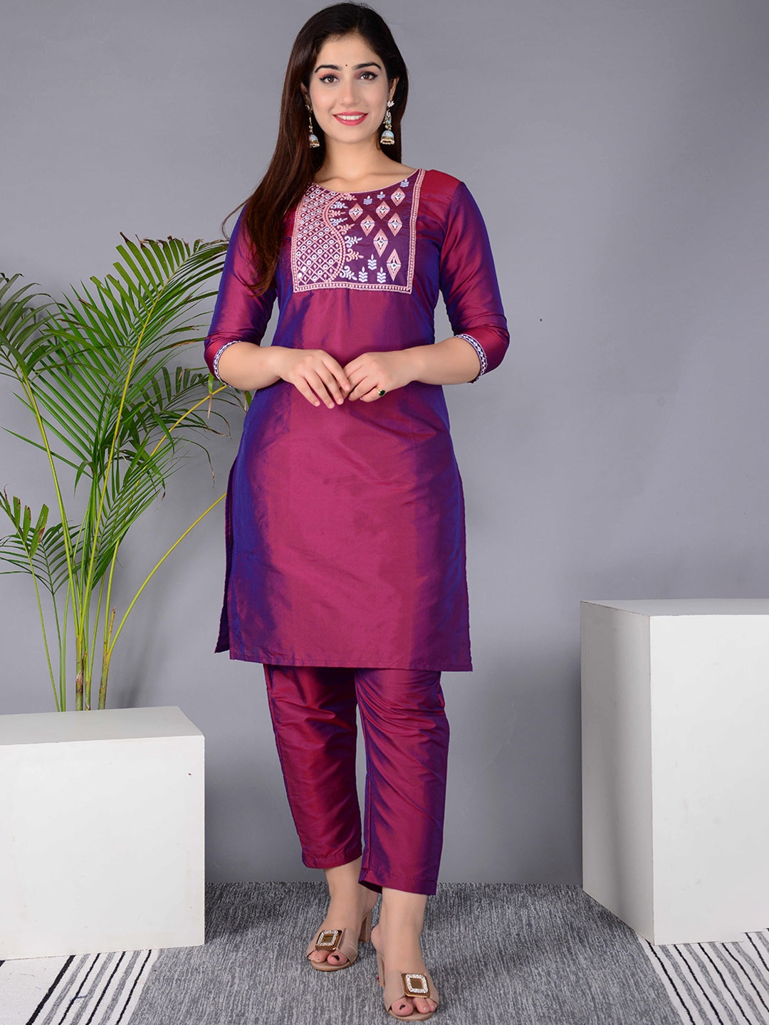 

Subh LAXMI Yoke Design Embroidered Straight Kurta With Trousers, Purple