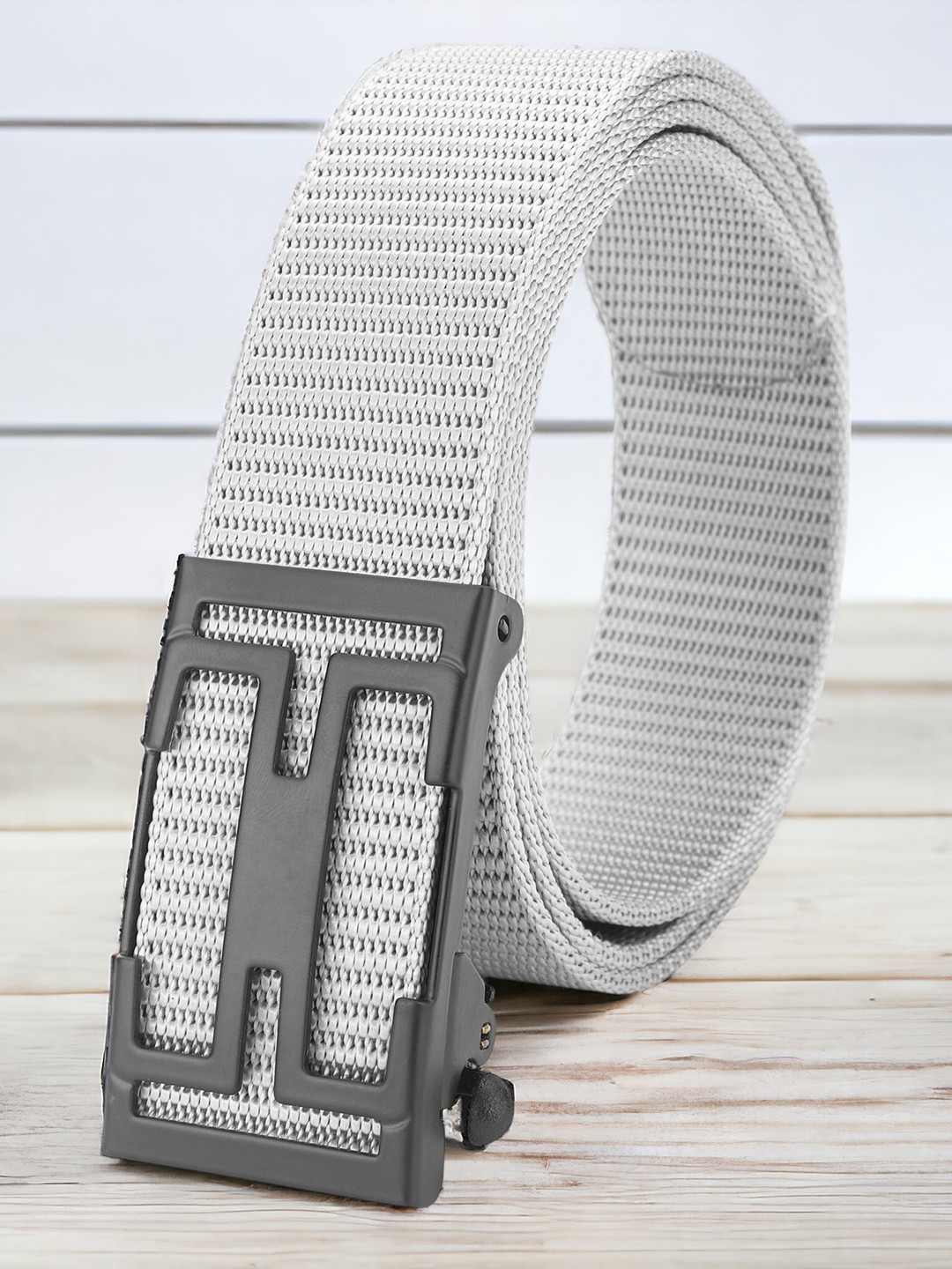 

Kastner Men Textured Slim Belt, Silver