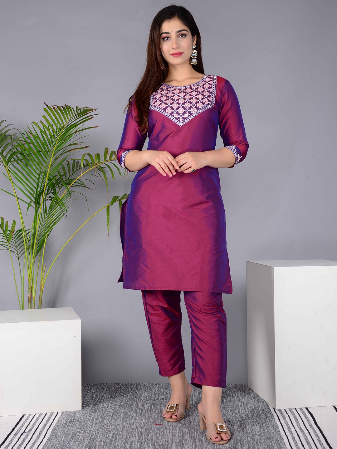 

BAESD Ethnic Motifs Embroidered Regular Mirror Work Straight Kurta with Trousers, Purple