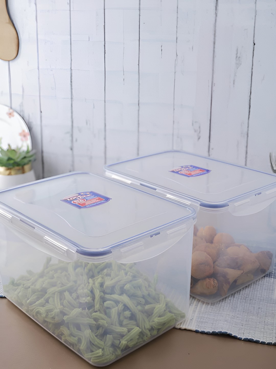 

Lock & Lock Transparent & Blue 2 Pieces Food Containers 4.5 ltr