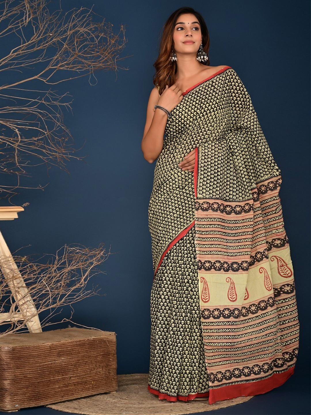 

TROPWEAR Ethnic Motifs Pure Cotton Block Print Saree, Beige