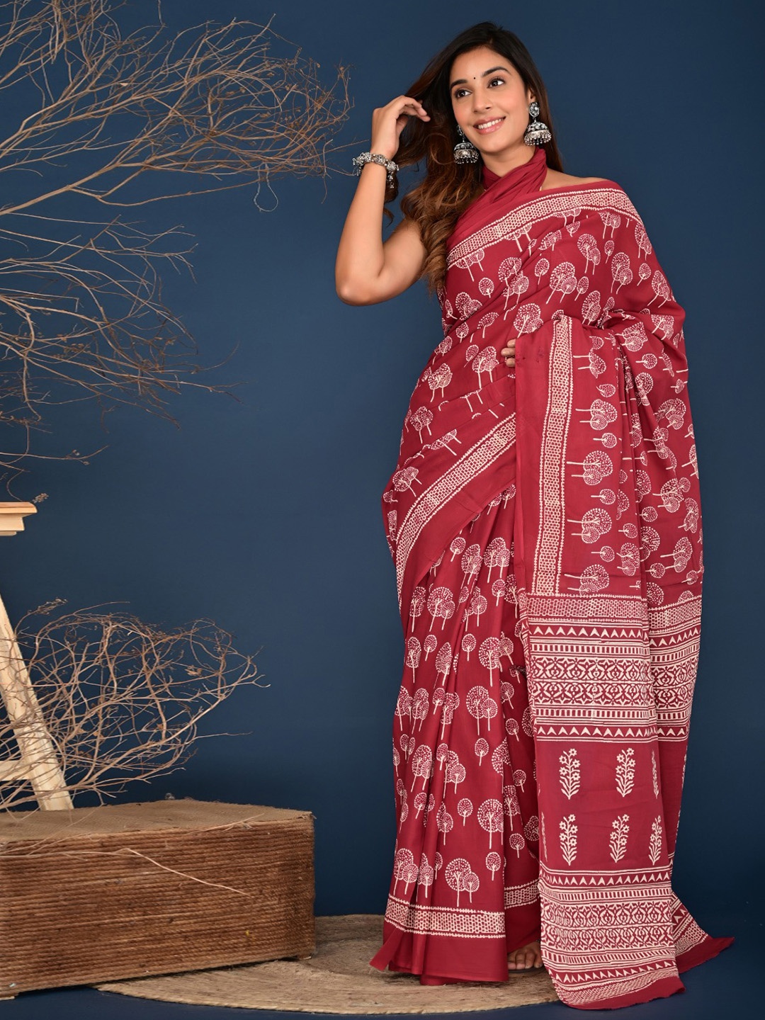 

TROPWEAR Ethnic Motifs Linen Blend Block Print Saree, Red