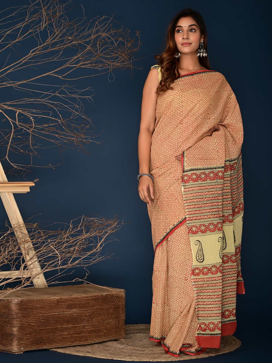 

TROPWEAR Ethnic Motifs Linen Blend Block Print Saree, Red